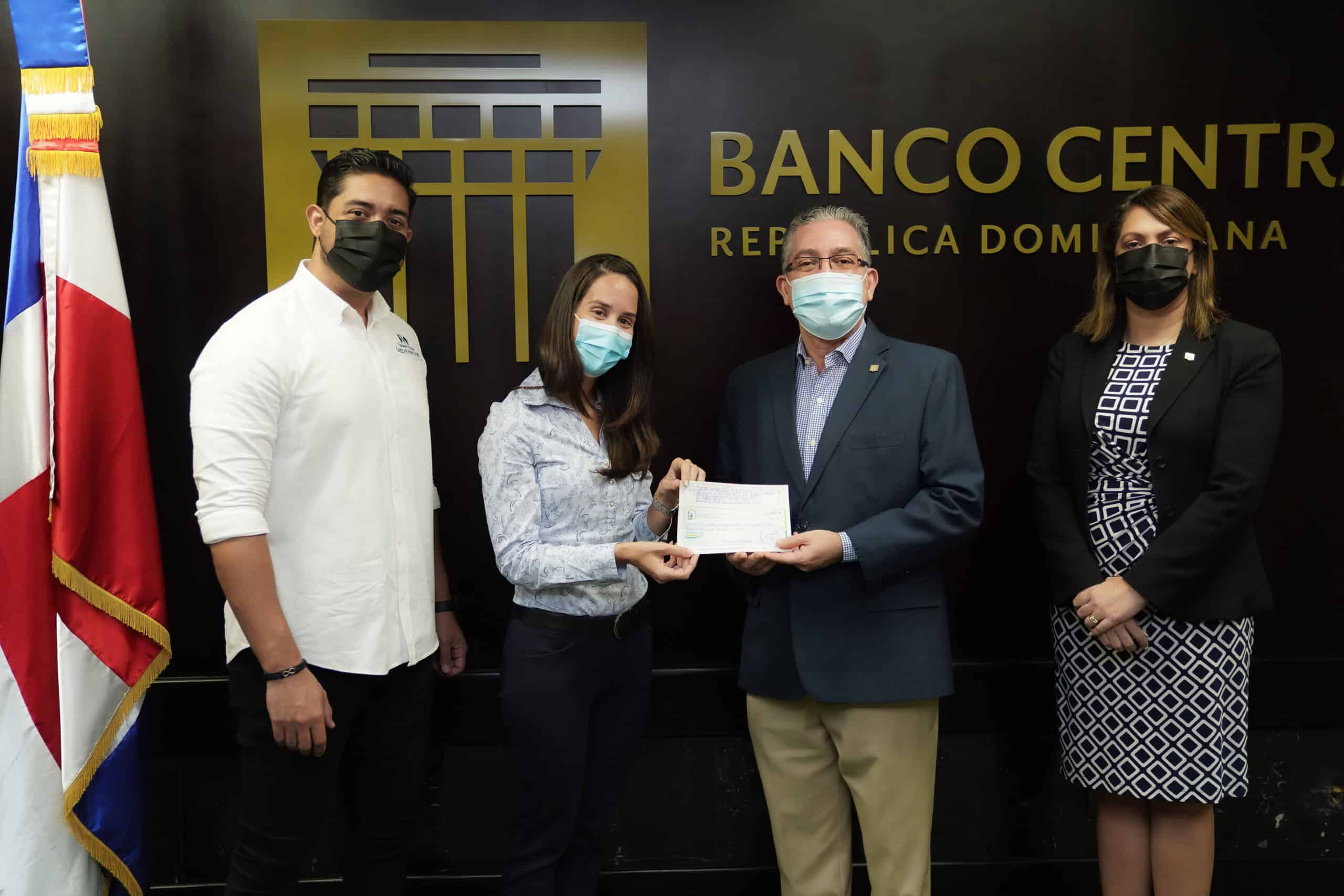 Voluntariado Bancentraliano dona RD$300,000 a cuatro fundaciones en el Primer Maratón de la Esperanza Voluntariado Bancentraliano dona RD$300,000 a cuatro fundaciones en el Primer Maratón de la Esperanza